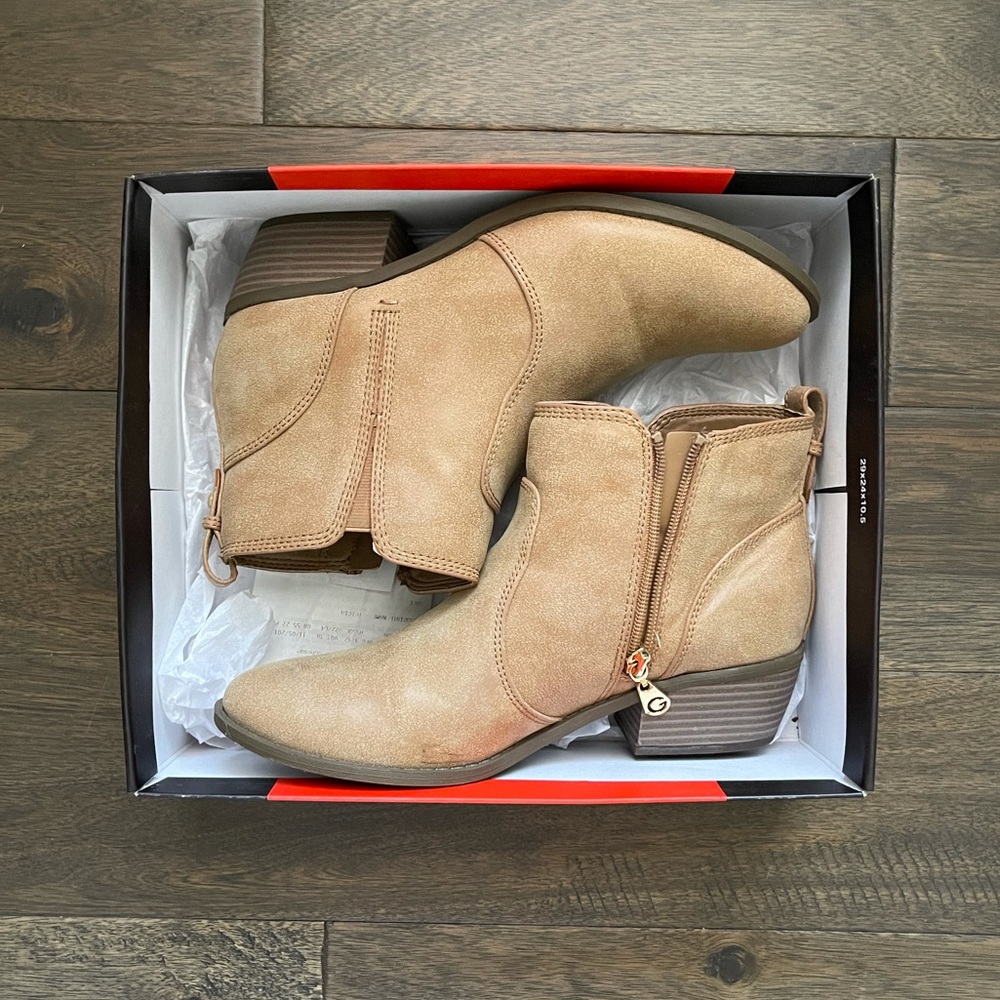 Women’s Guess leather boots. Size 8.5. Worn a couple of times.